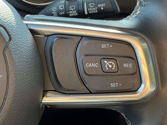 Used 2018 Jeep Wrangler Unlimited Sahara AWD/4WD image 17