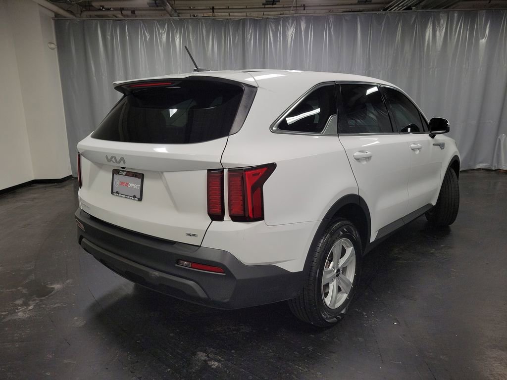 Used 2023 Kia Sorento LX image 8