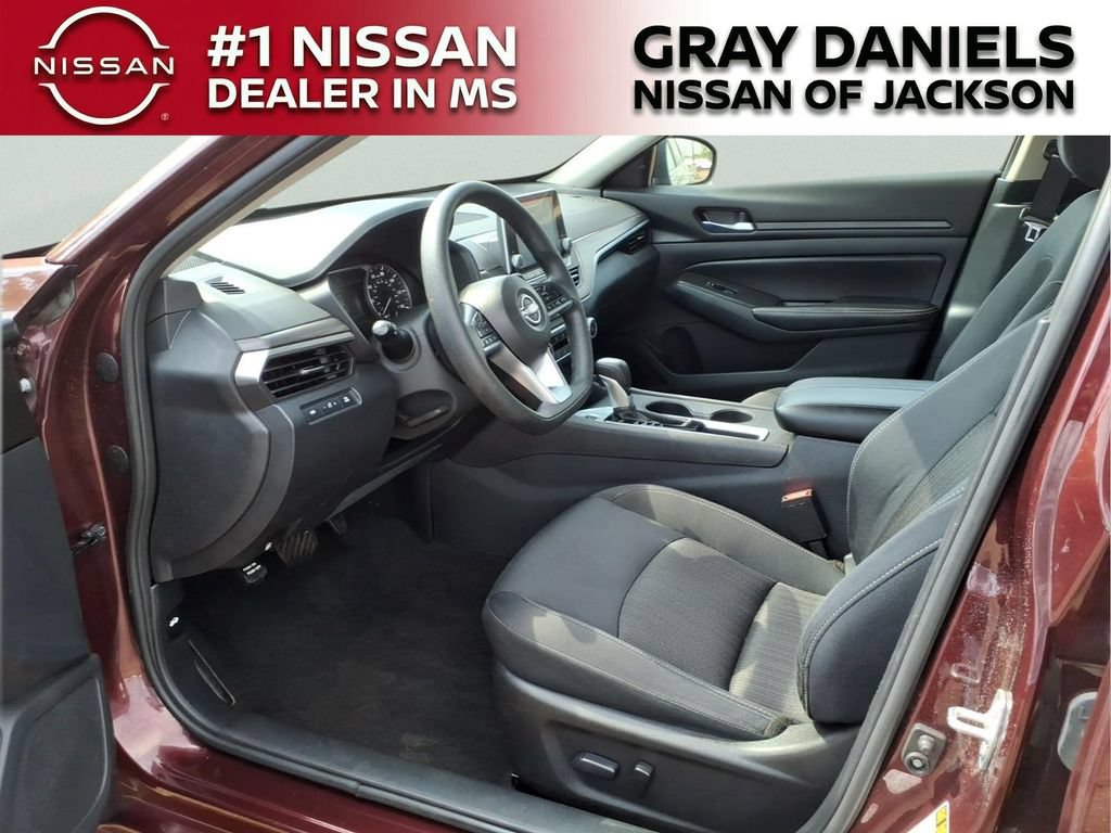 Used 2025 Nissan Altima 2.5 SV FWD image 24