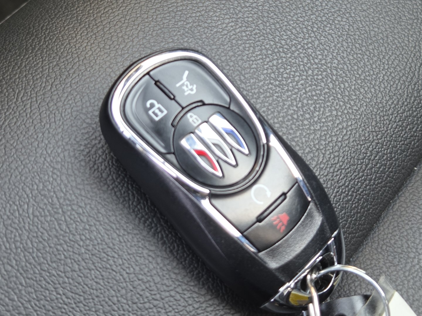 Used 2024 Buick Envista Sport Touring w/ Convenience I Package FWD image 34