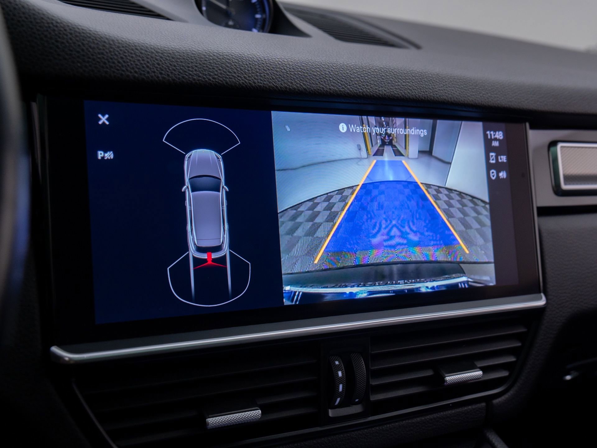 Certified 2023 Porsche Cayenne Platinum Edition image 25