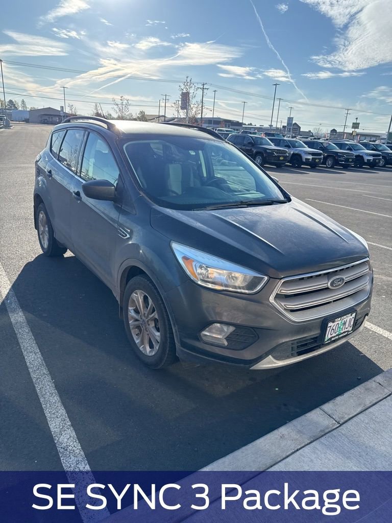 Used 2018 Ford Escape SE w/ SE Sync 3 Package AWD/4WD image 3