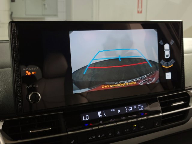 Used 2025 Toyota Sienna XLE w/ XLE Plus Package FWD image 22