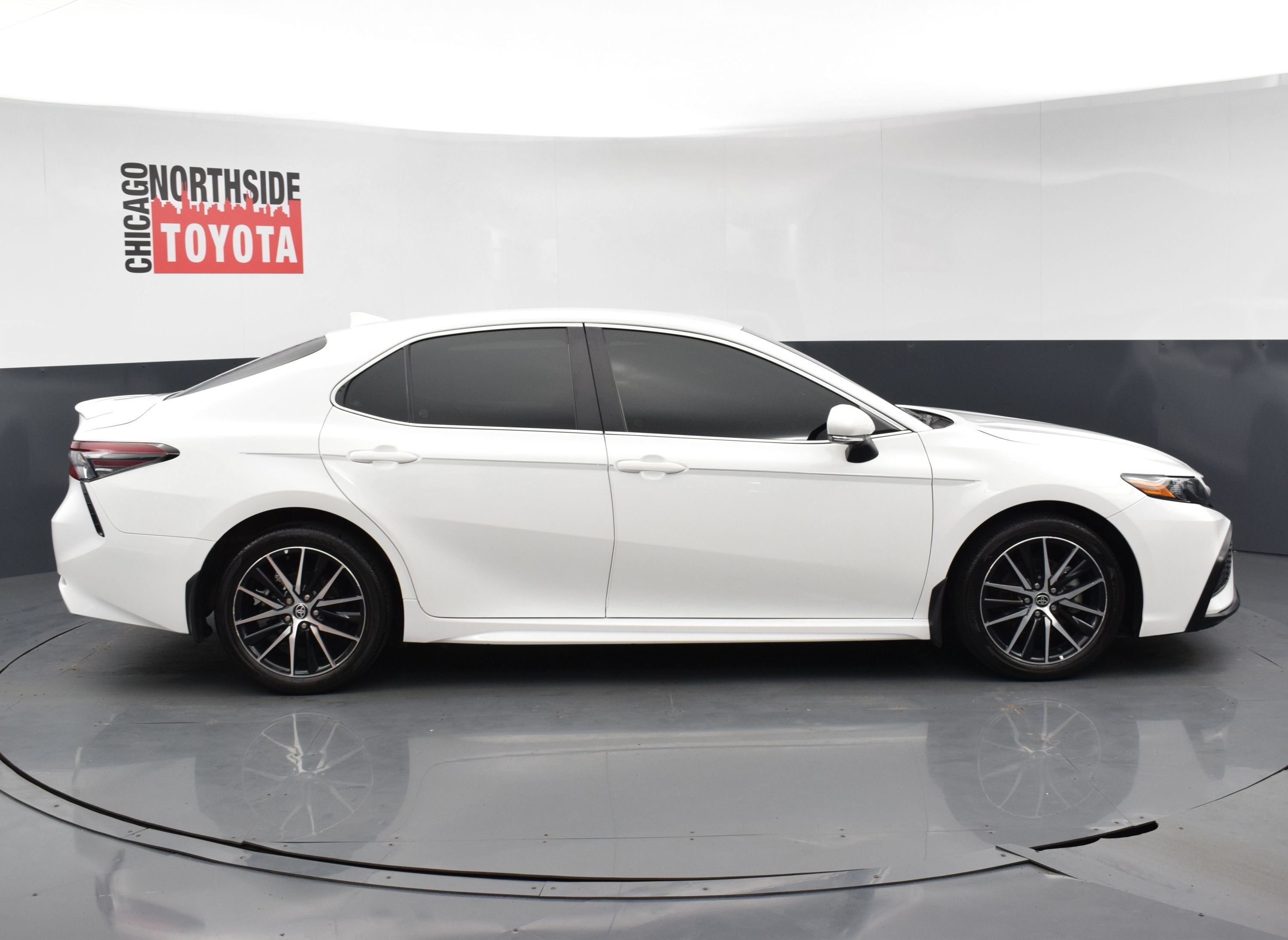 Used 2024 Toyota Camry SE w/ Cold Weather Package AWD/4WD image 5