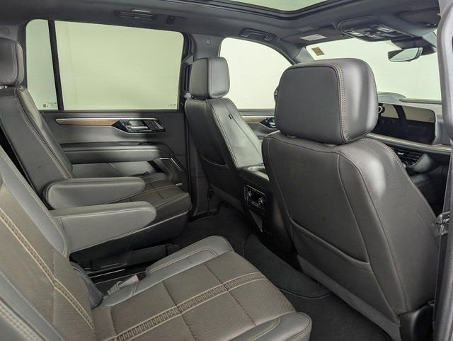 Used 2025 Chevrolet Suburban High Country w/ Sun And Tow Package AWD/4WD image 21