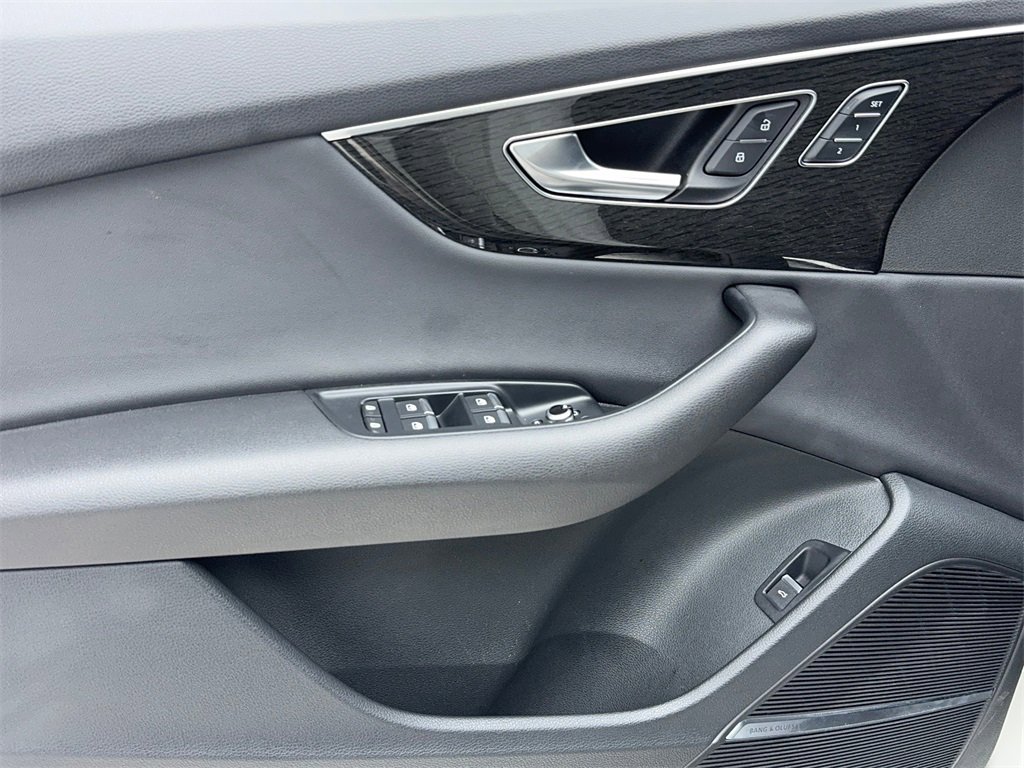 Used 2021 Audi Q7 3.0T Premium Plus image 38