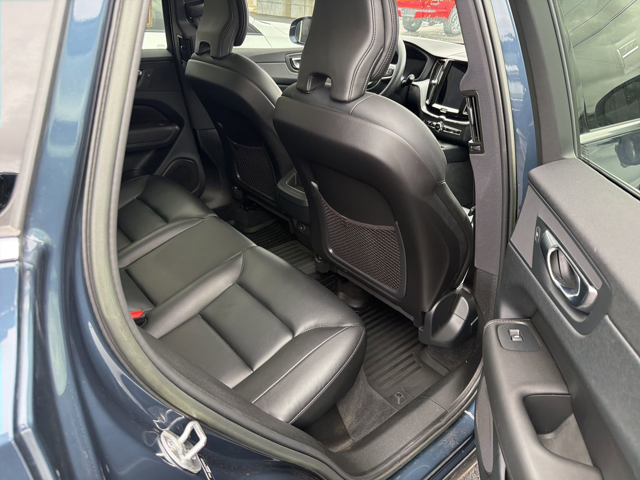 Used 2023 Volvo XC60 B5 Core w/ Climate Package image 7