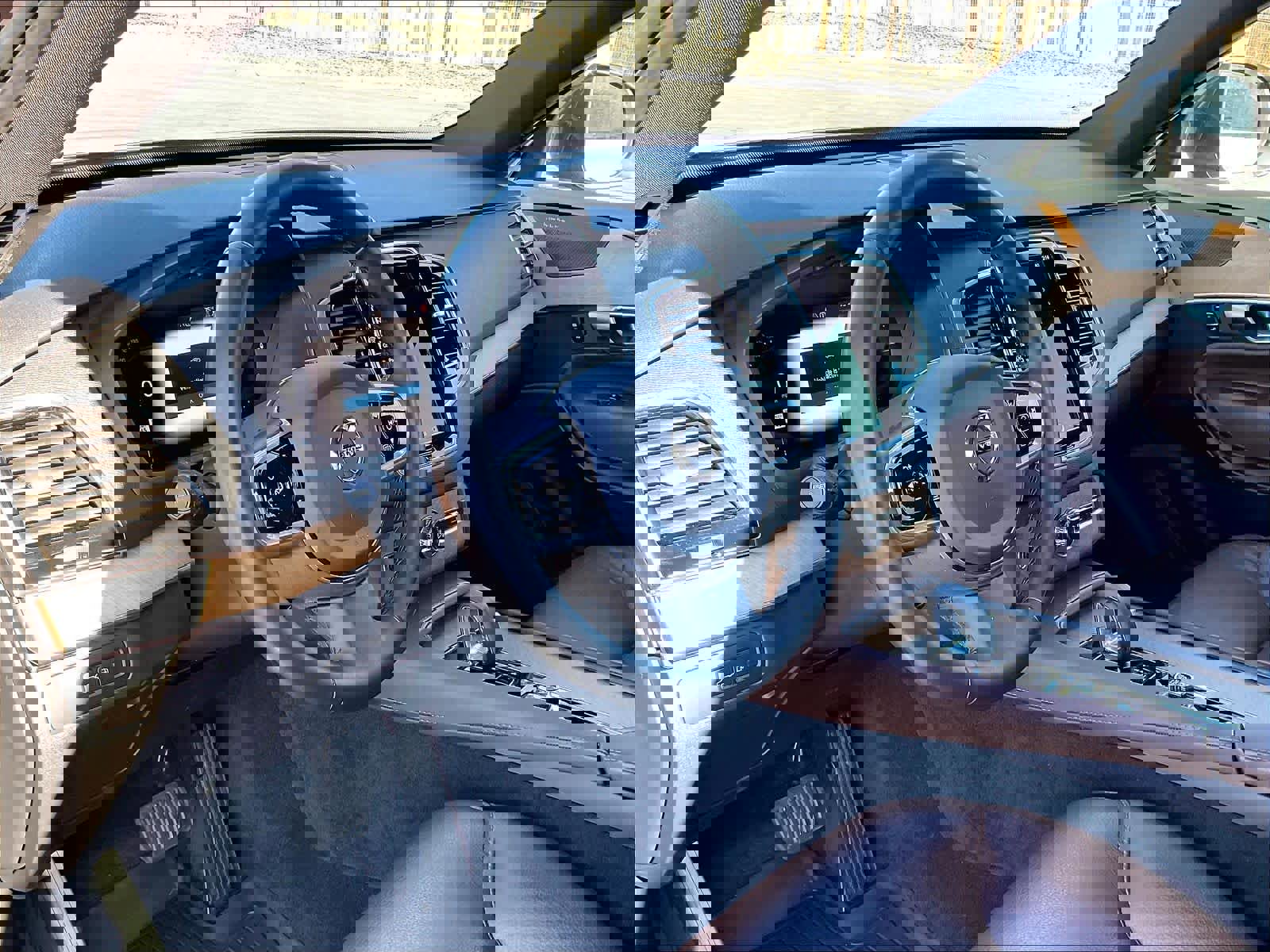 Used 2023 Volvo XC90 T8 Plus image 17