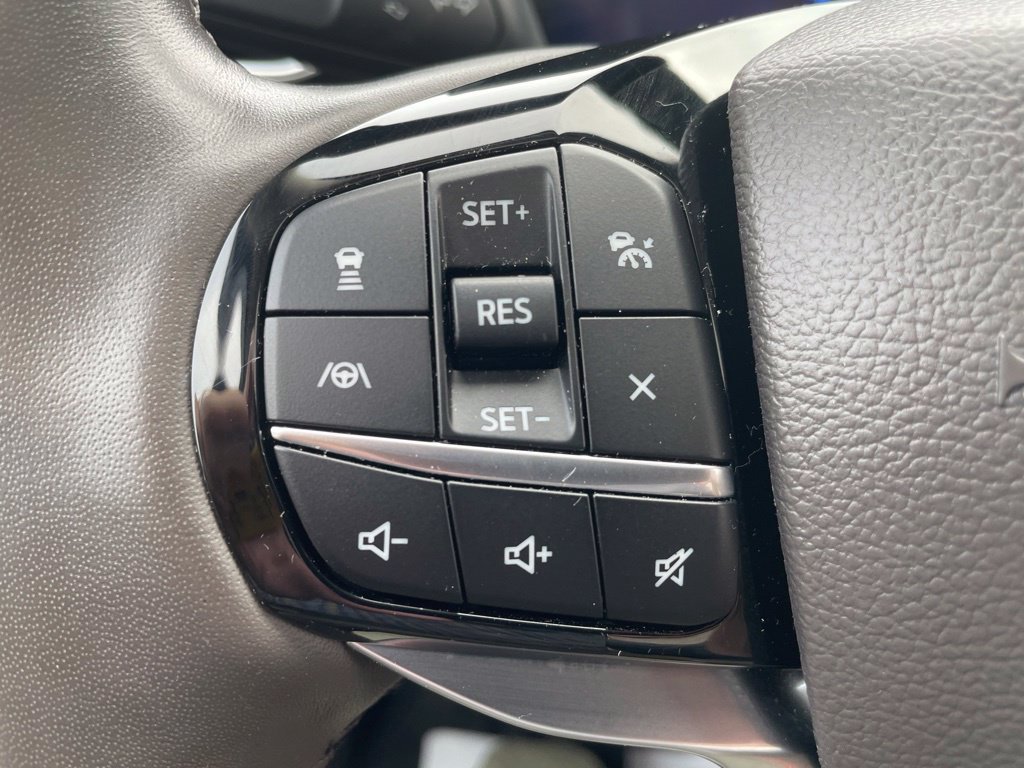 Used 2023 Ford Explorer Platinum w/ Technology Package AWD/4WD image 23