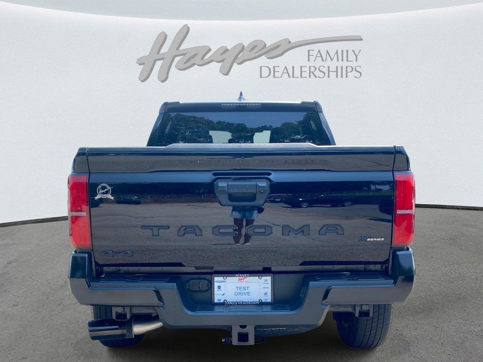 Used 2024 Toyota Tacoma SR5 AWD/4WD image 4