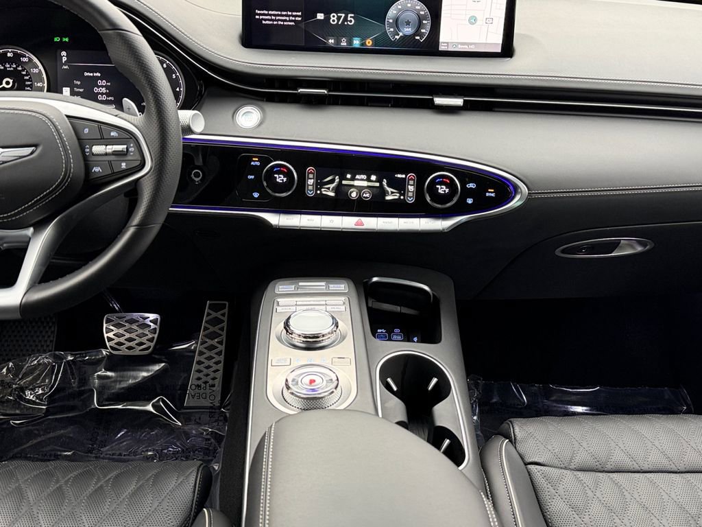 Used 2025 Genesis GV70 3.5T Sport w/ Sport Advanced Package image 11