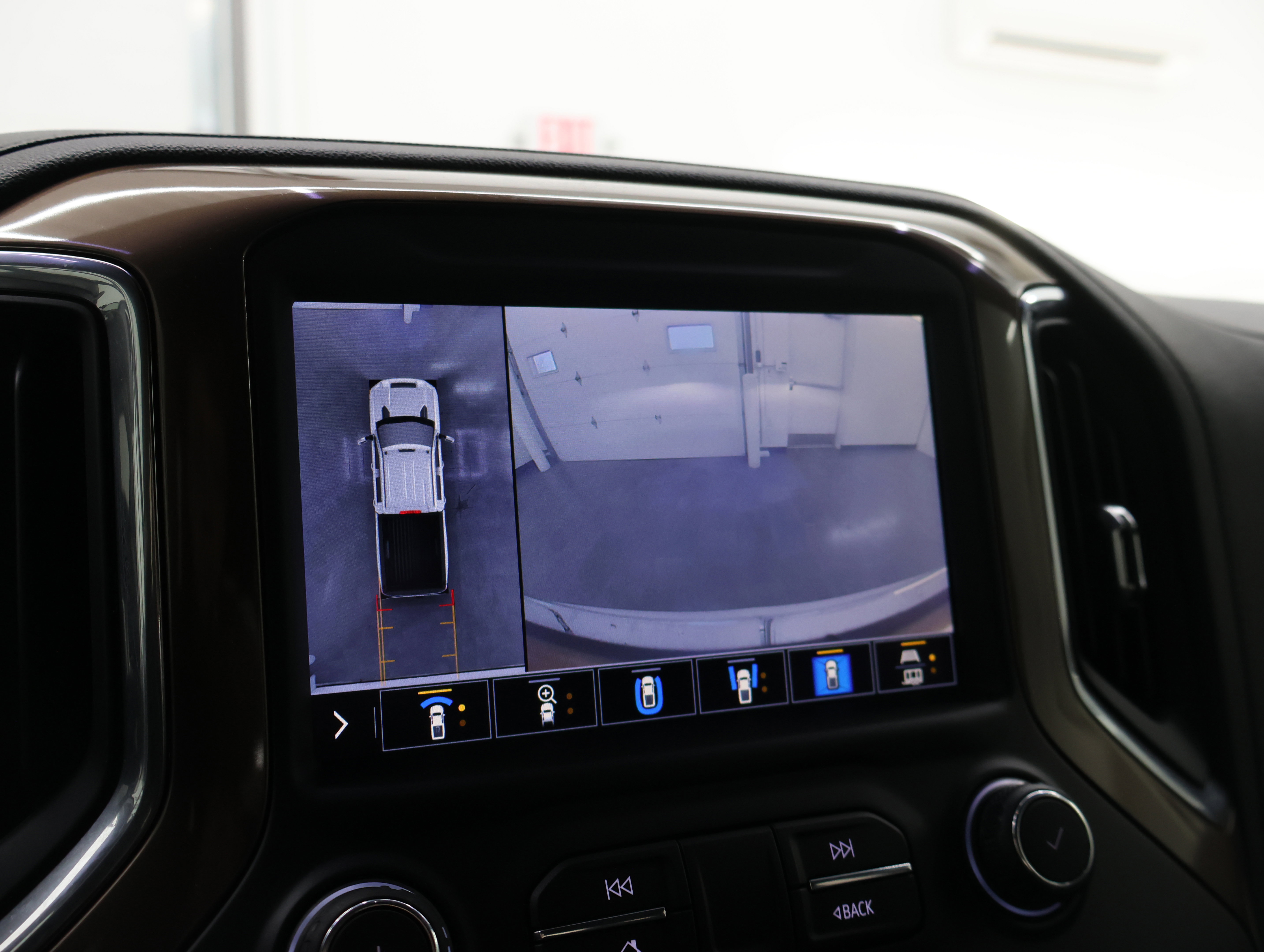 Used 2021 Chevrolet Silverado 2500 High Country w/ Z71 Off-Road Package image 17