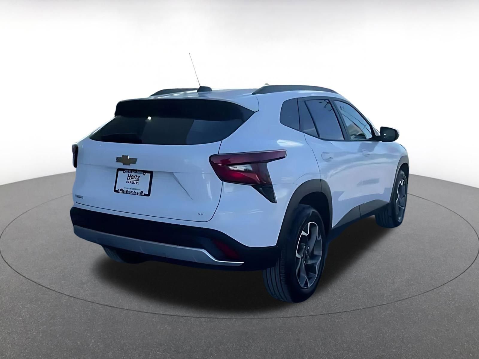 Used 2025 Chevrolet Trax LT w/ LT Convenience Package image 11