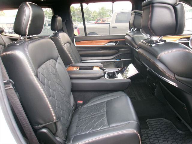 Certified 2022 Jeep Grand Wagoneer Series III w/ HD Trailer Tow Package AWD/4WD image 10