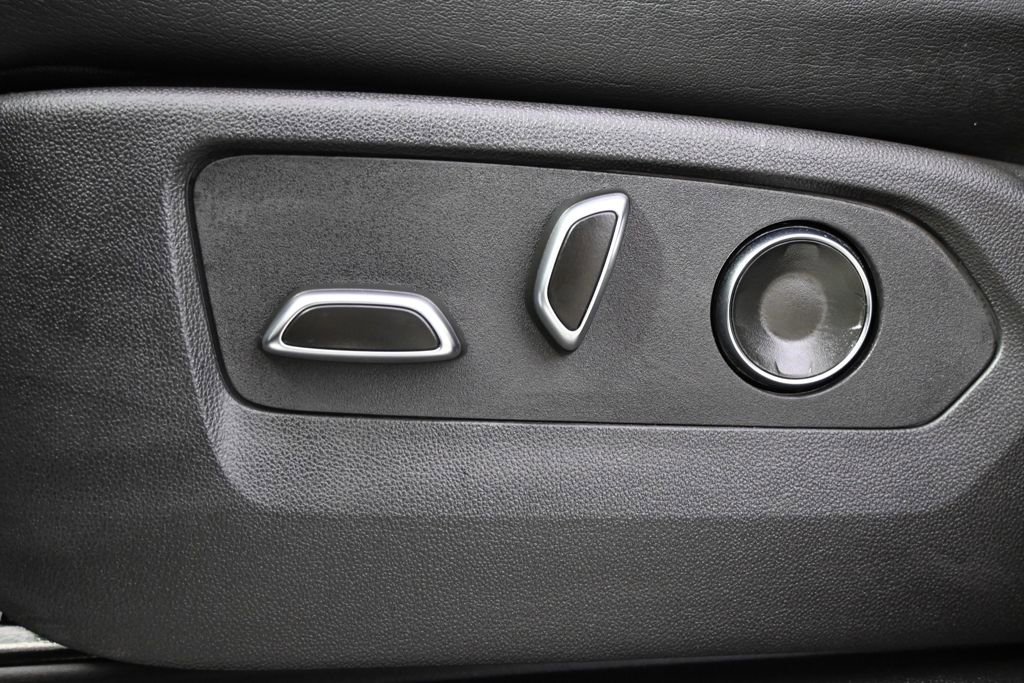 Certified 2025 Cadillac Escalade Premium Luxury image 14