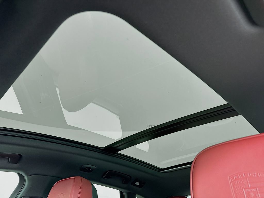 Certified 2025 Porsche Macan image 24