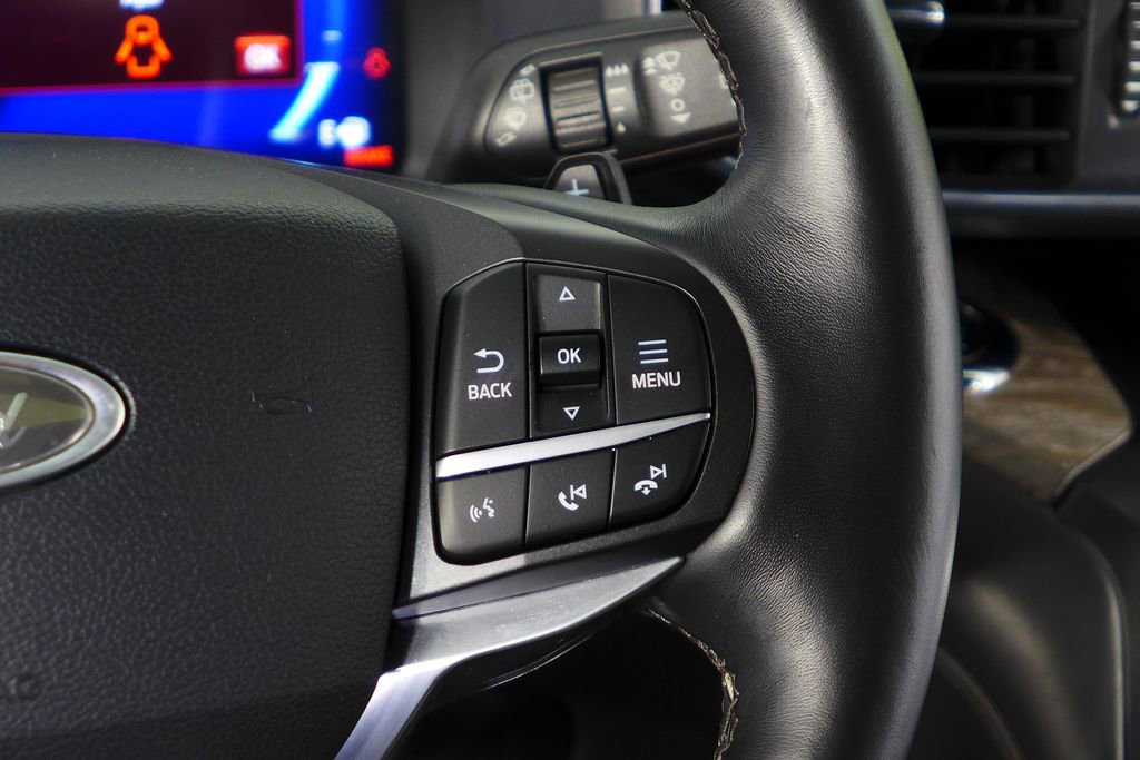 Used 2020 Ford Explorer Platinum w/ Premium Technology Package AWD/4WD image 30