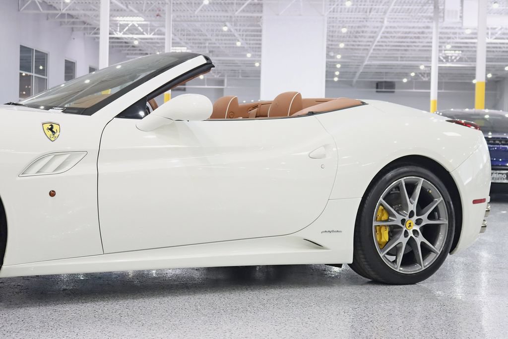 Used 2011 Ferrari California RWD image 5