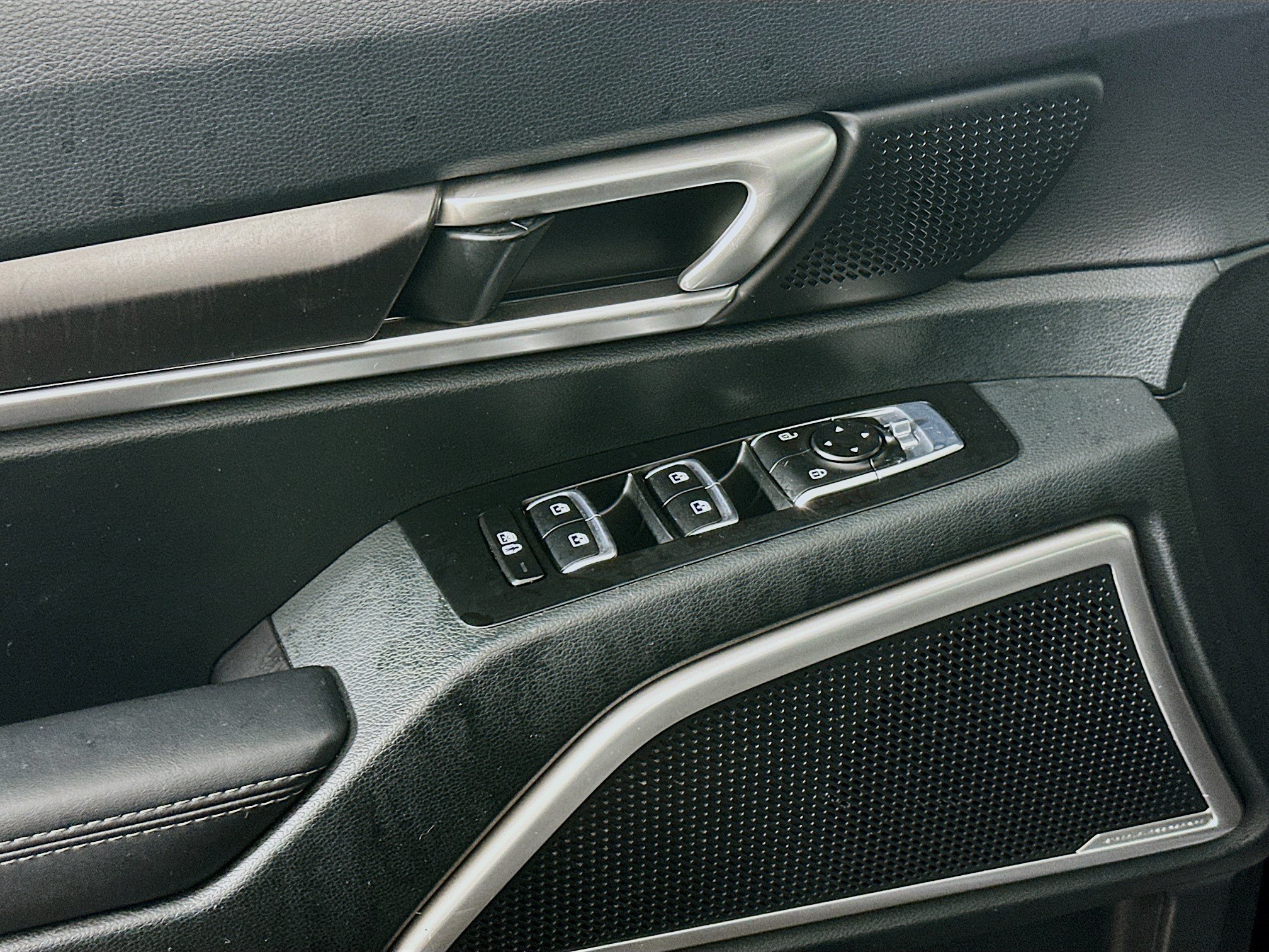 Used 2025 Kia Telluride S FWD image 15
