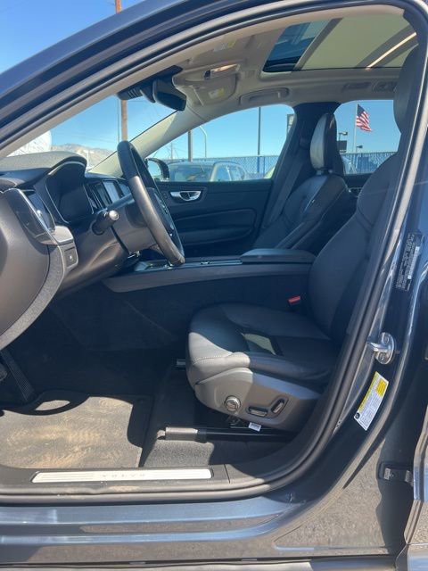 Used 2025 Volvo XC60 B5 Core image 21