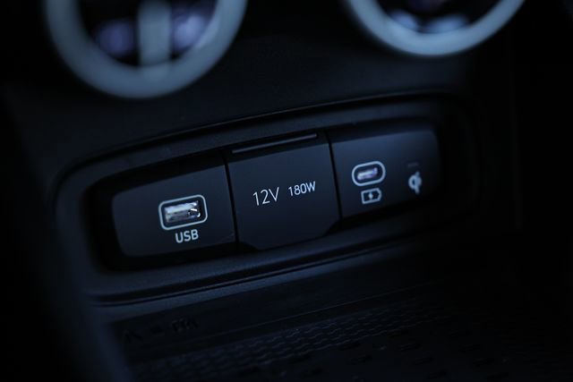 Used 2024 Hyundai Venue Limited image 38