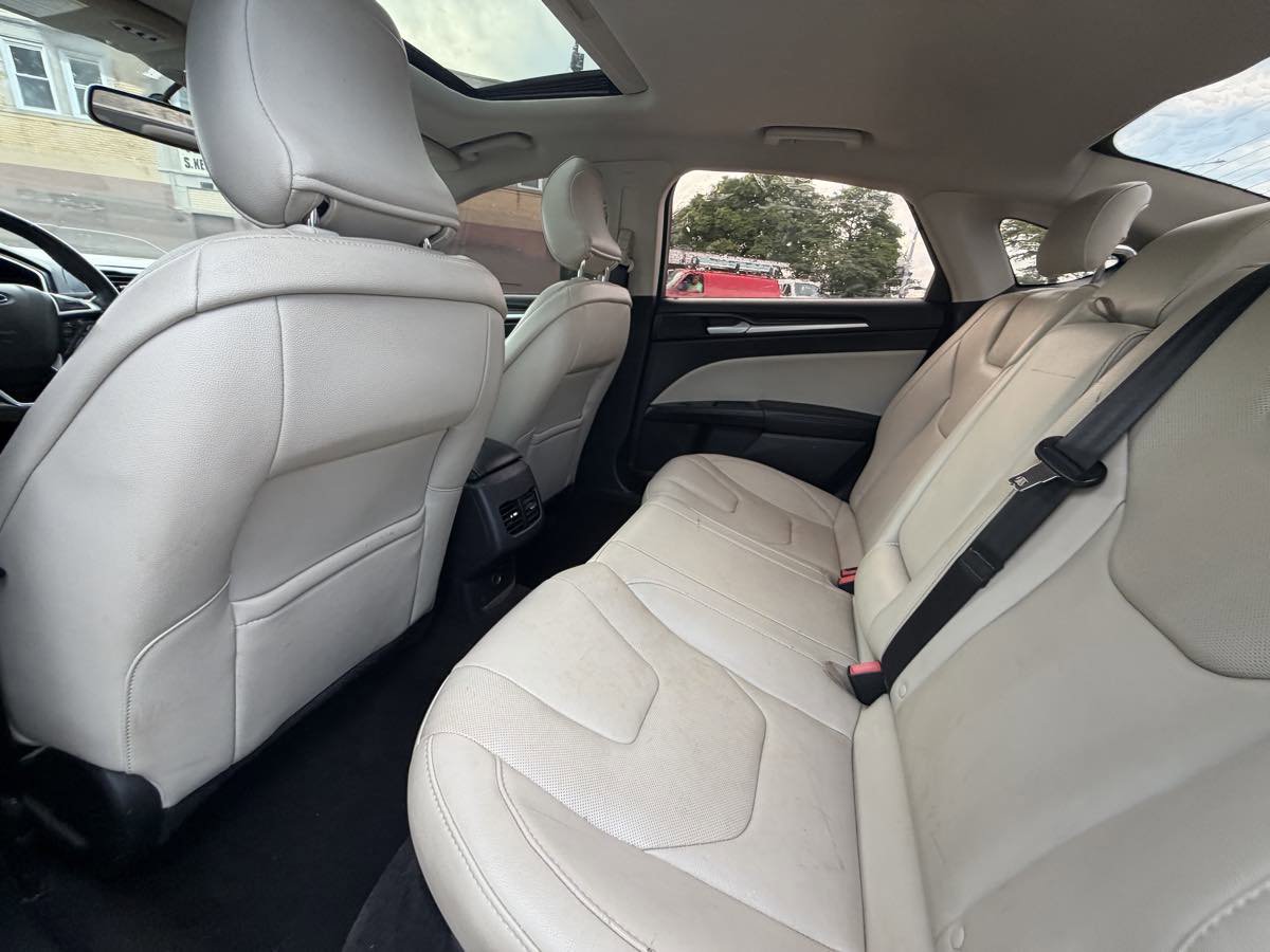 Used 2018 Ford Fusion Titanium AWD/4WD image 18
