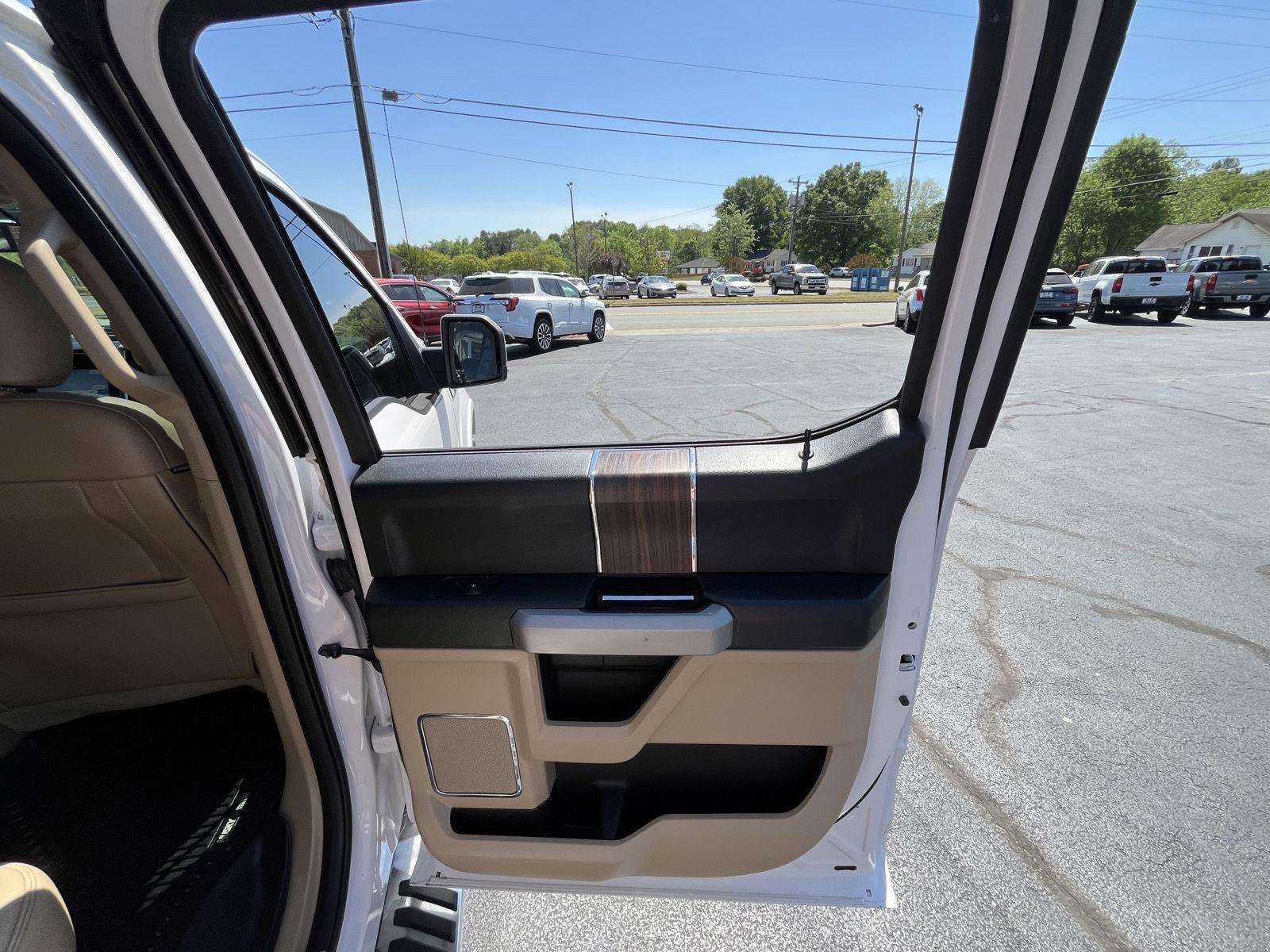 Used 2017 Ford F150 Lariat w/ Equipment Group 501A Mid AWD/4WD image 19