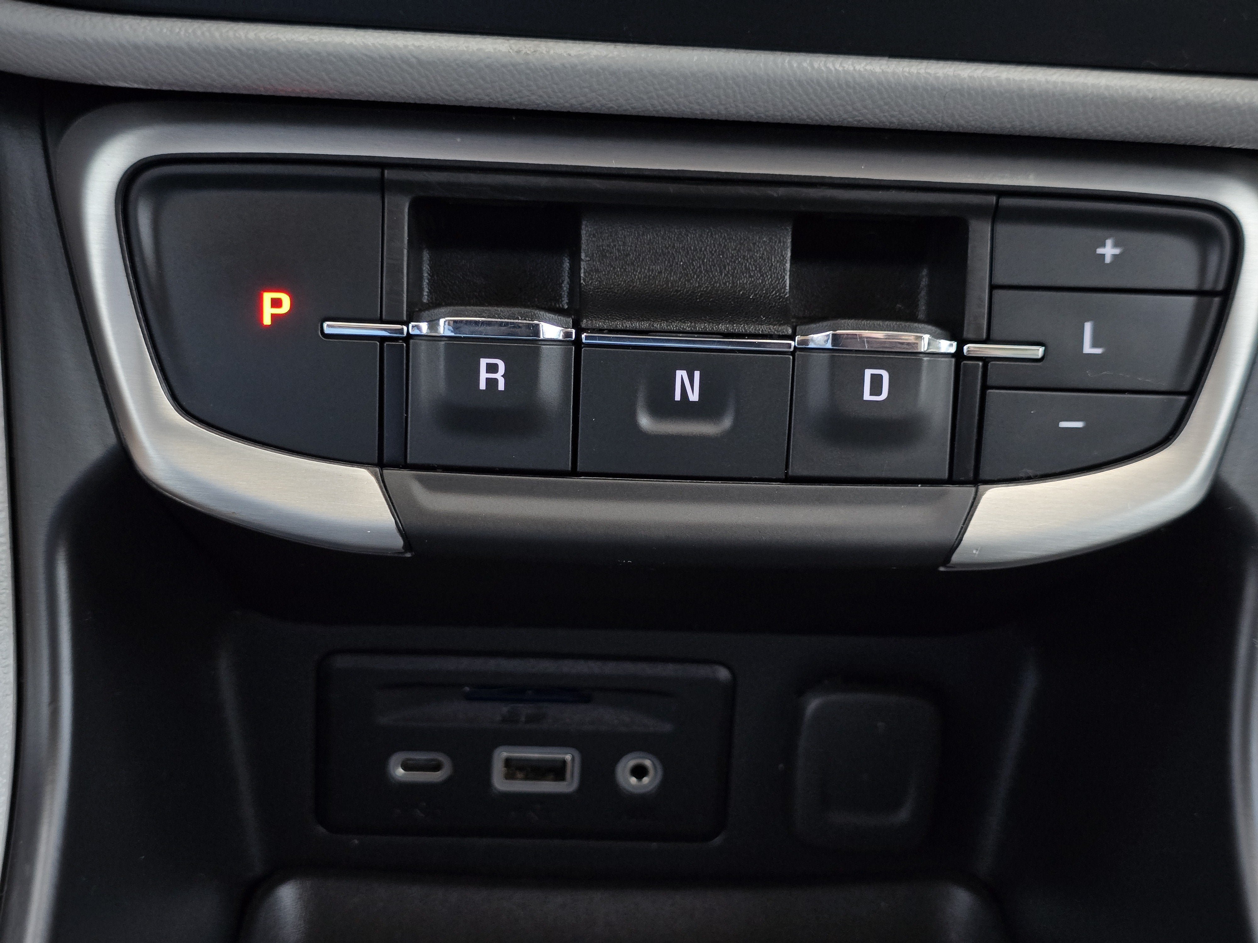 Used 2024 GMC Terrain SLT AWD/4WD image 24
