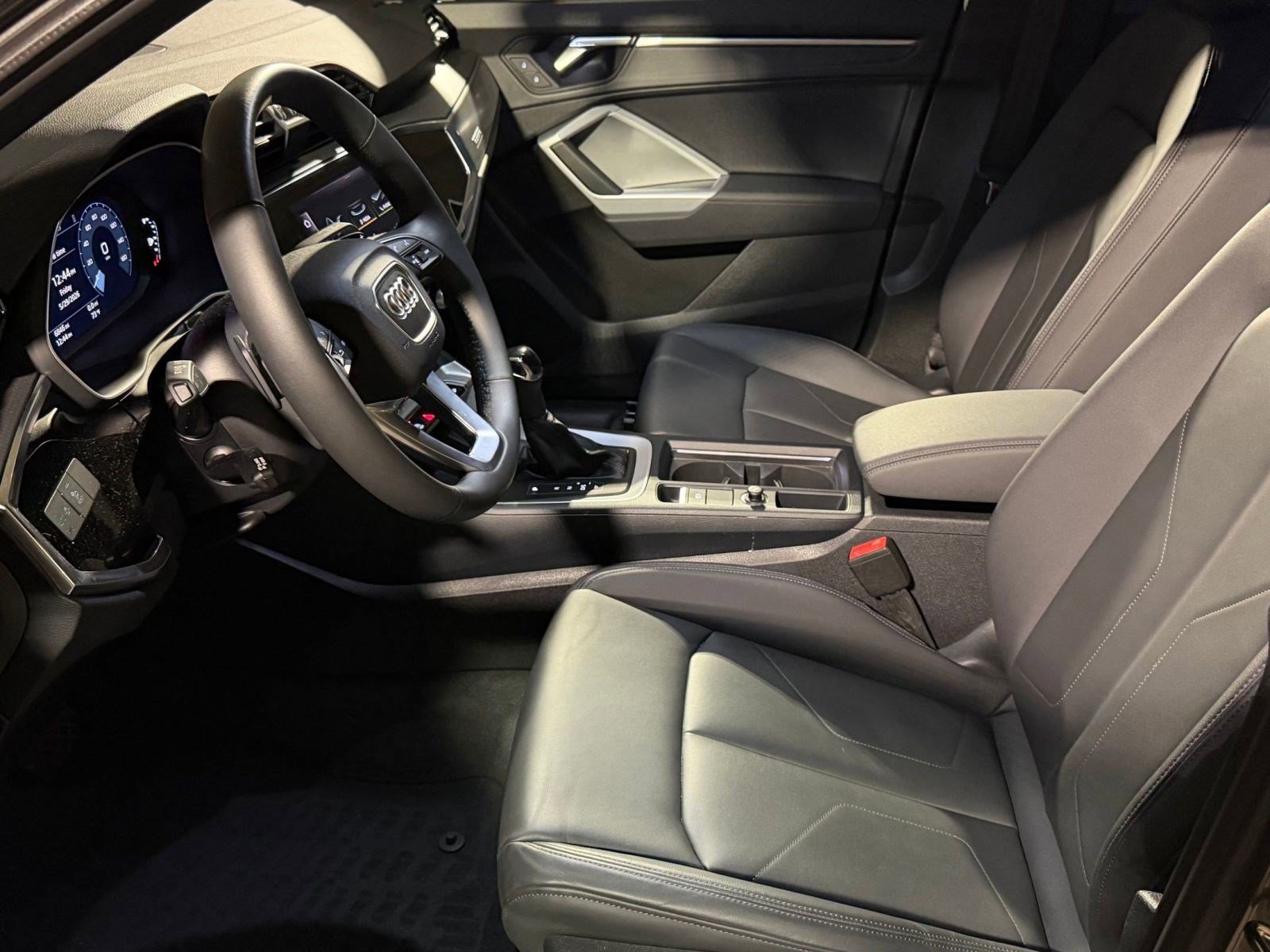 Certified 2025 Audi Q3 2.0T Premium w/ Convenience Package AWD/4WD image 5