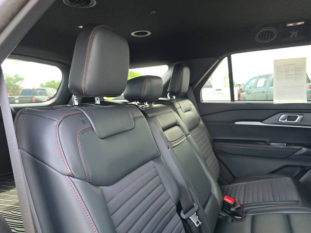 Used 2025 Ford Explorer ST-Line RWD image 19