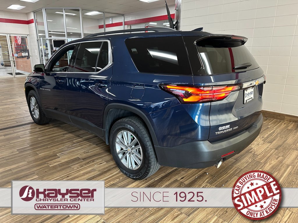 Used 2023 Chevrolet Traverse LT image 3