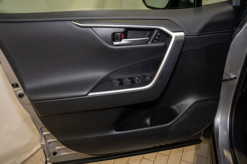 Used 2023 Toyota RAV4 Limited image 13