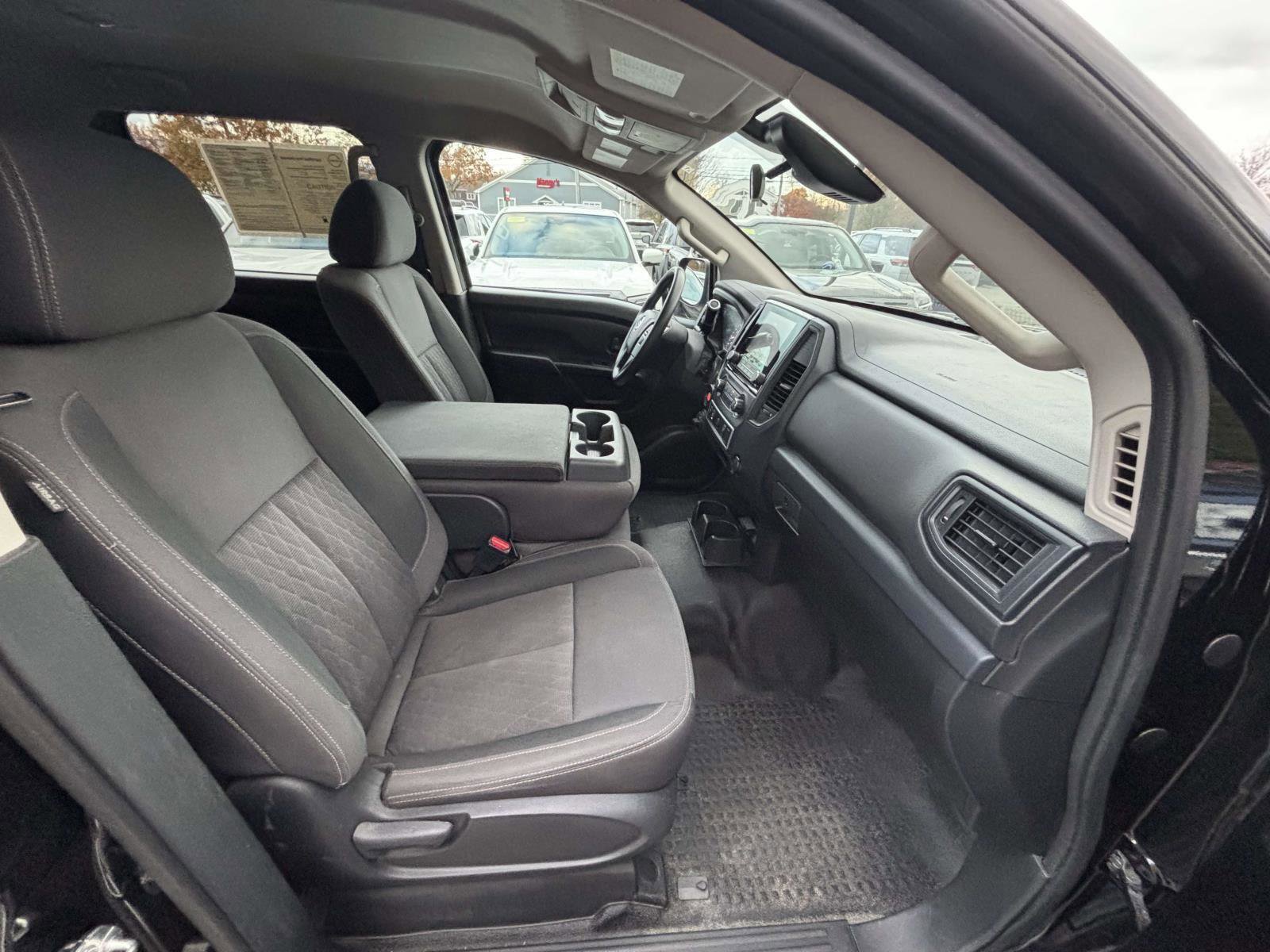 Used 2022 Nissan Titan S image 24