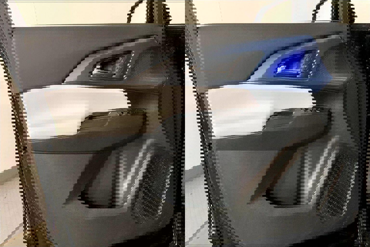 Used 2025 Chevrolet Equinox EV LT FWD image 24