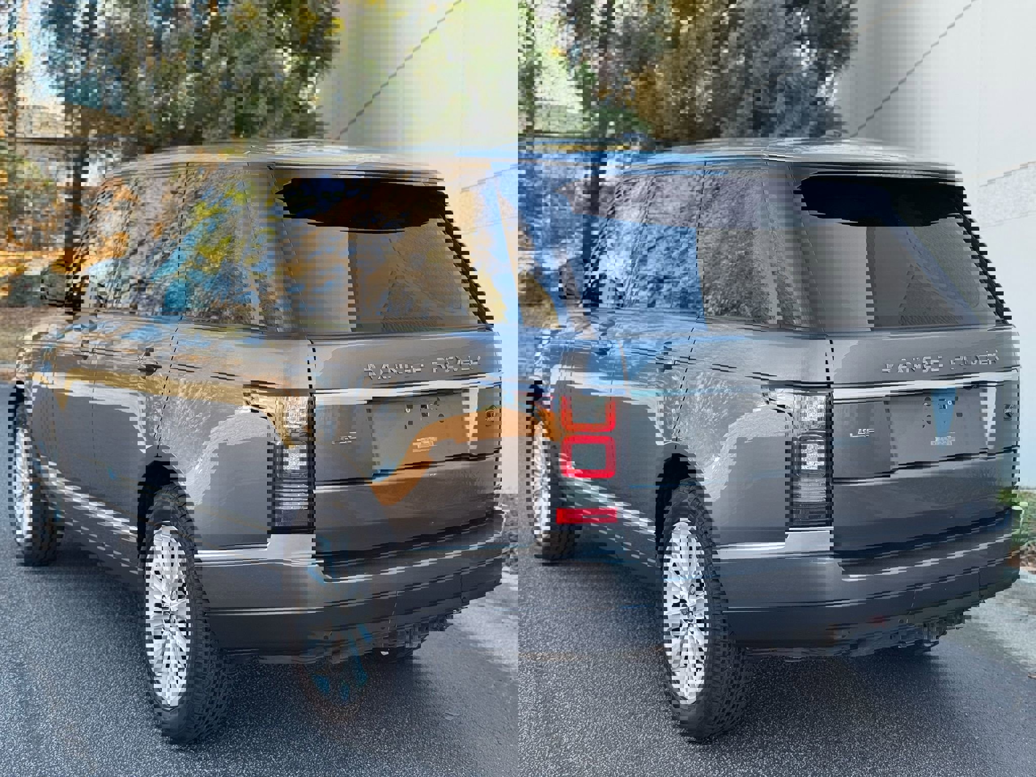 Used 2014 Land Rover Range Rover HSE image 13