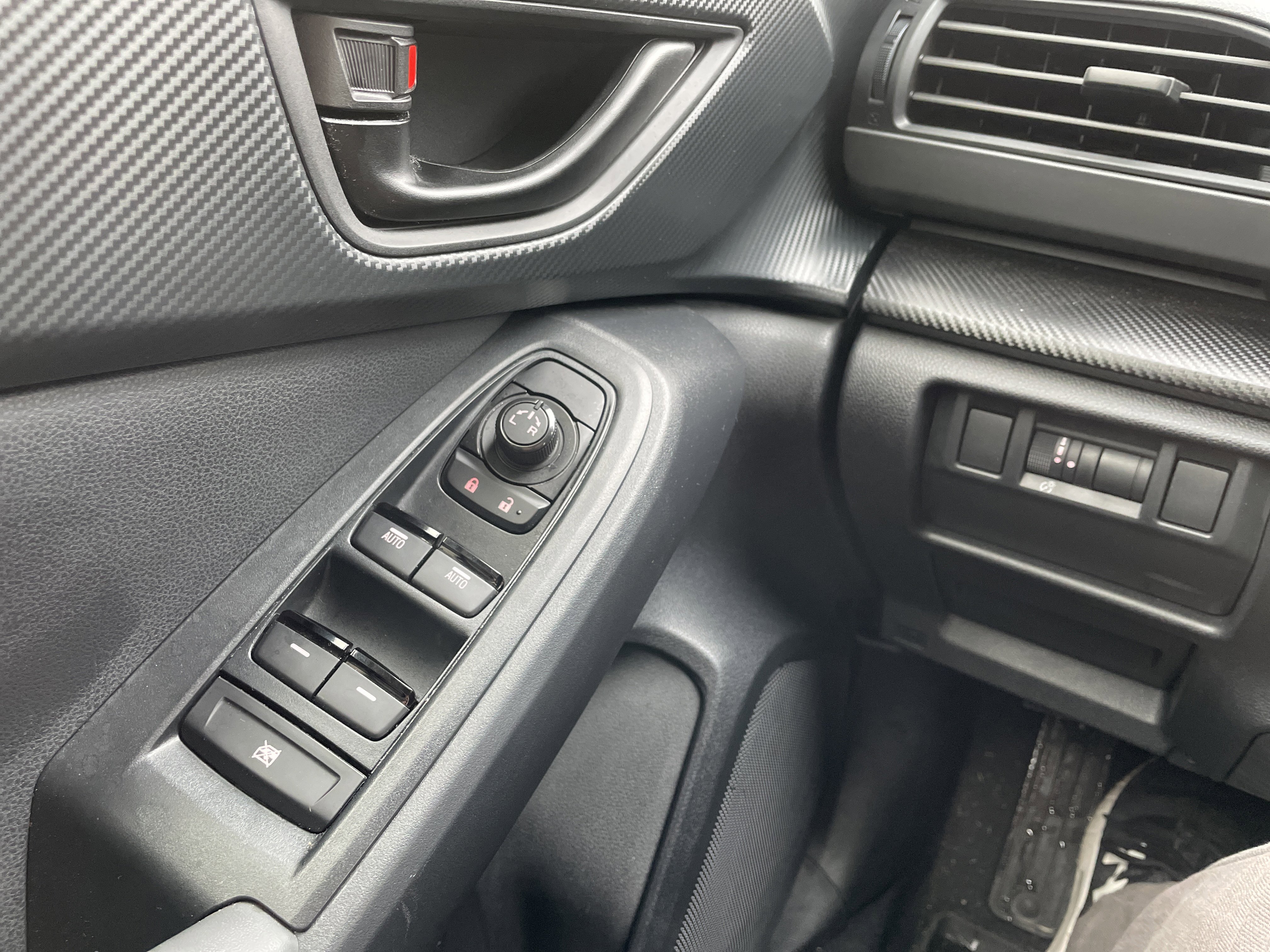 Used 2024 Subaru Crosstrek 2.0i Premium image 24