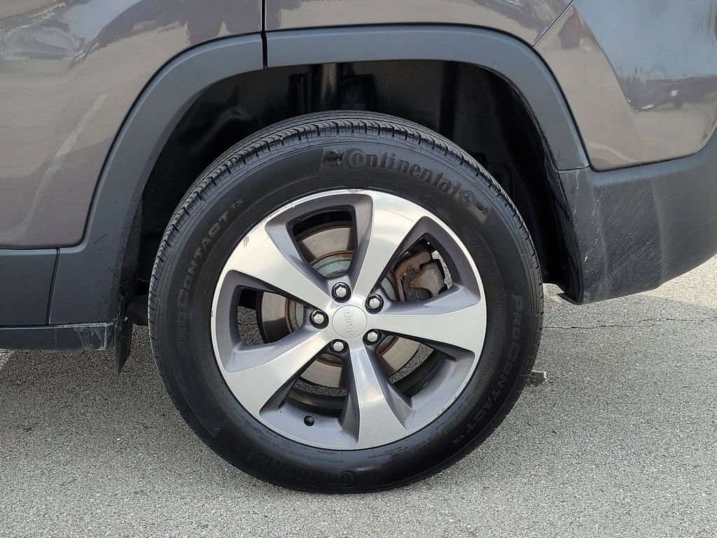 Used 2020 Jeep Cherokee Limited image 7