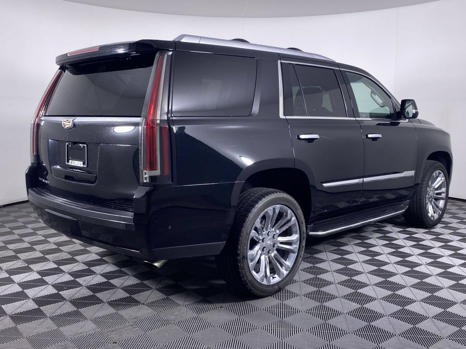 Certified 2018 Cadillac Escalade Luxury w/ LPO, Radiant Package AWD/4WD image 21