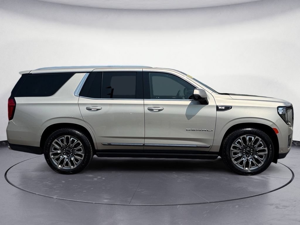 Used 2024 GMC Yukon Denali Ultimate AWD/4WD image 9