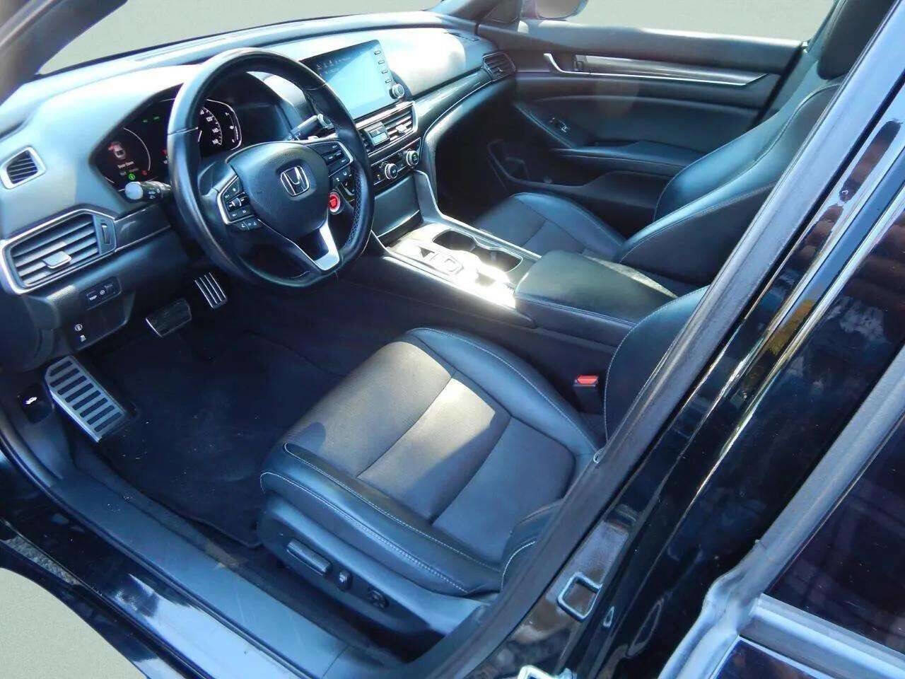 Used 2018 Honda Accord Sport image 11