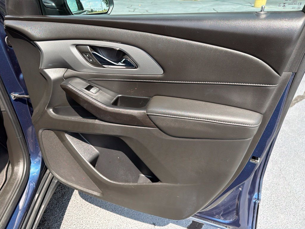 Used 2023 Chevrolet Traverse LT FWD image 29