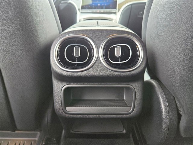 Used 2025 Mercedes-Benz GLC 300 4MATIC image 9