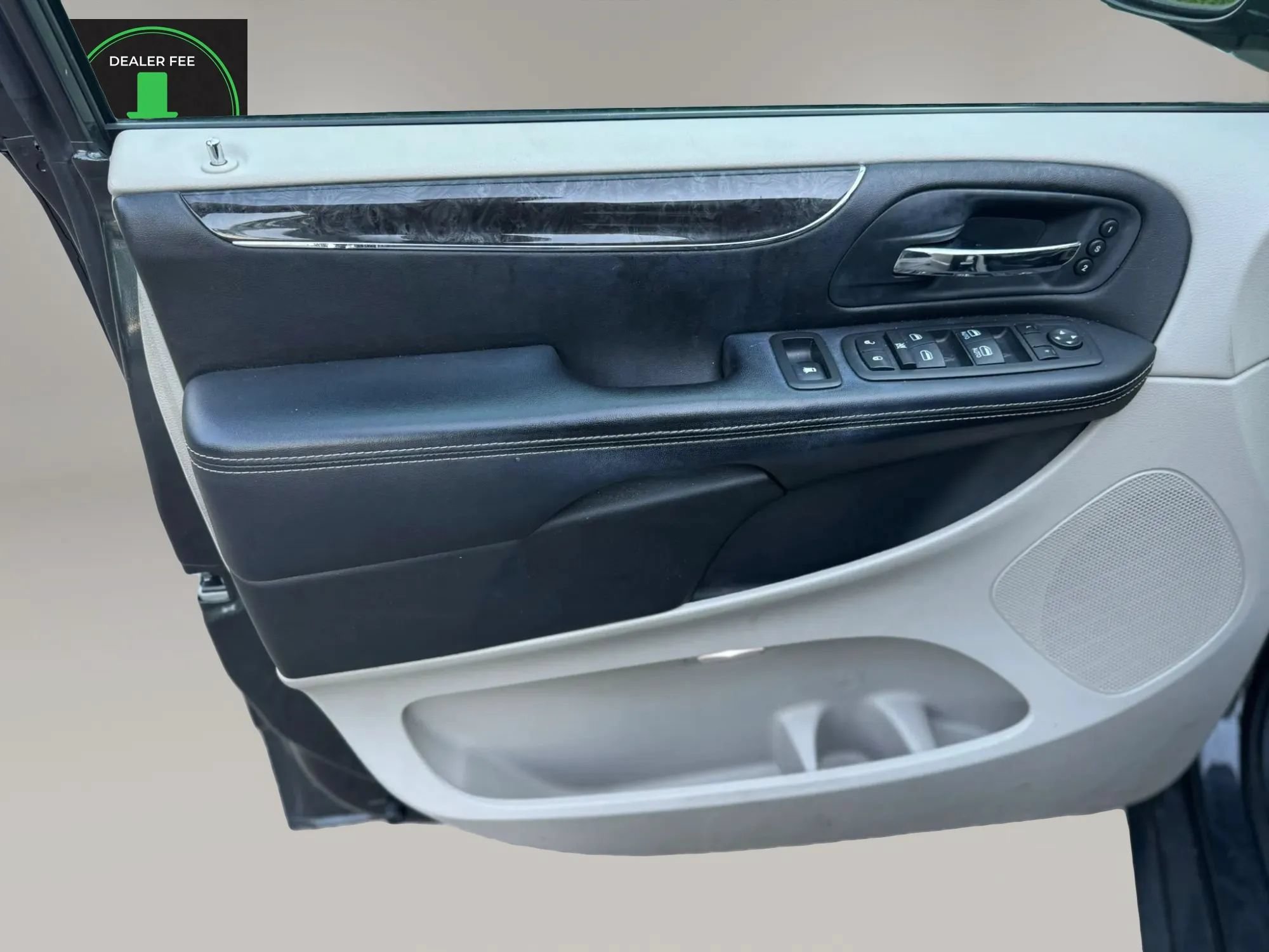 Used 2012 Chrysler Town & Country Limited w/ Luxury Group FWD image 9