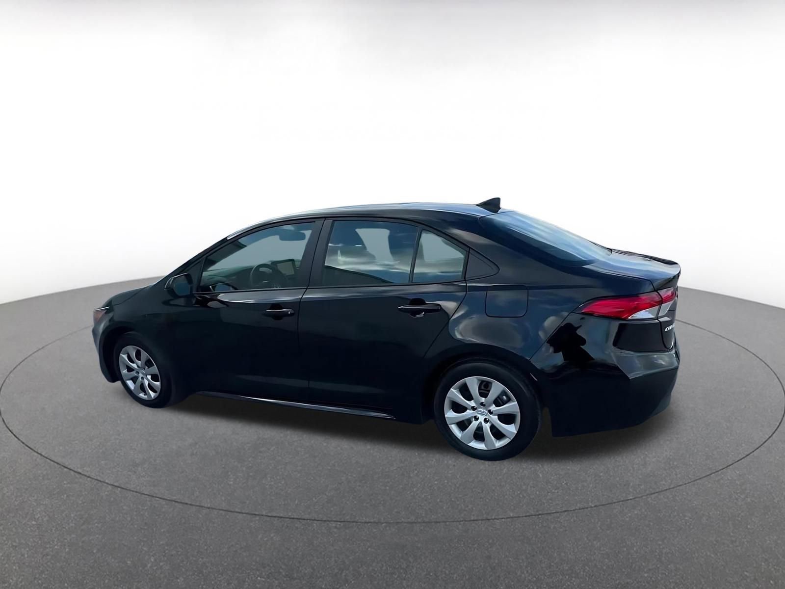 Used 2025 Toyota Corolla LE image 10