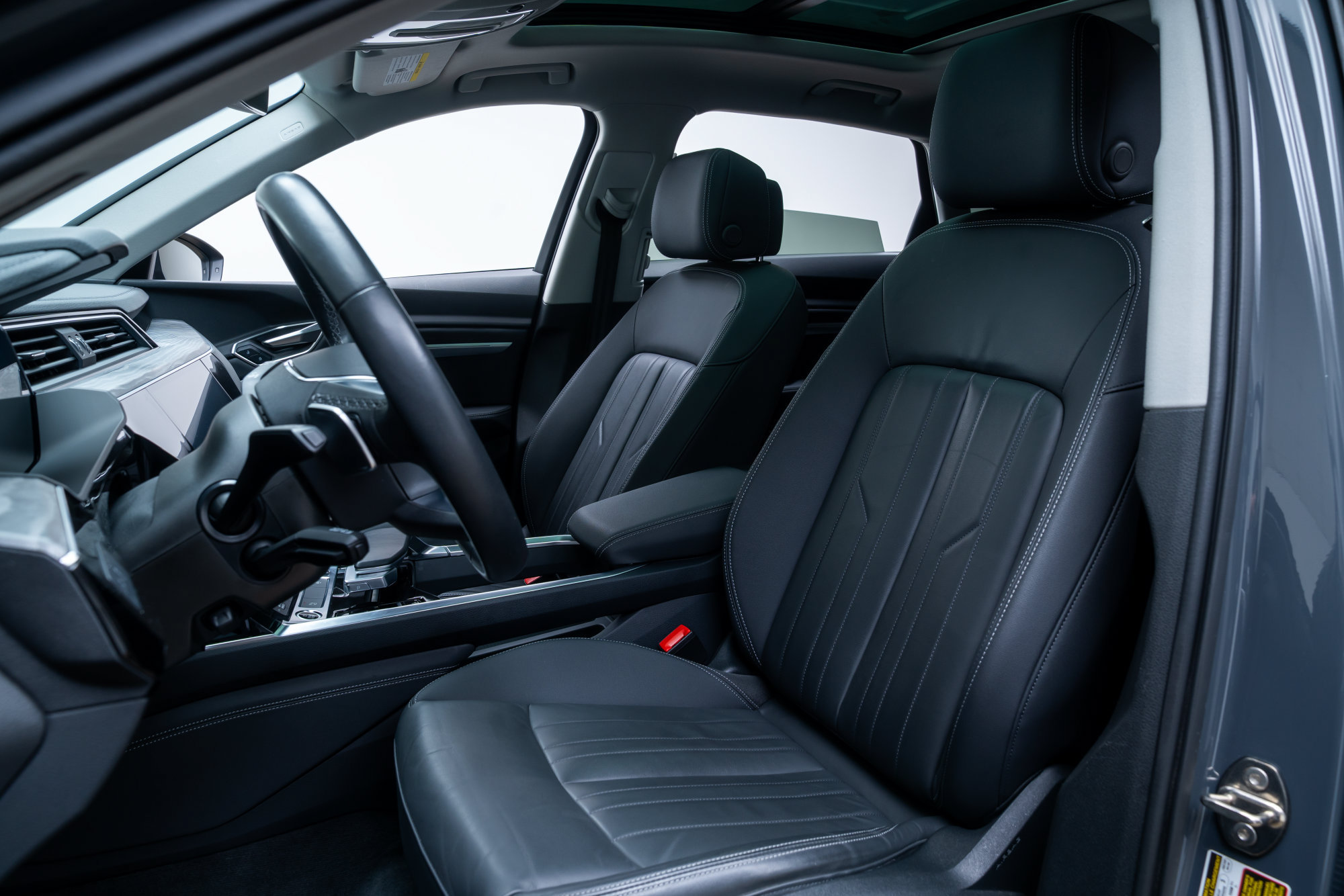 Used 2024 Audi Q8 e-tron Premium Plus AWD/4WD image 19