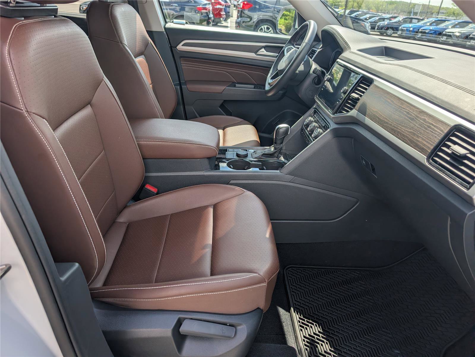 Used 2023 Volkswagen Atlas SE w/ Black Wheel Package AWD/4WD image 11