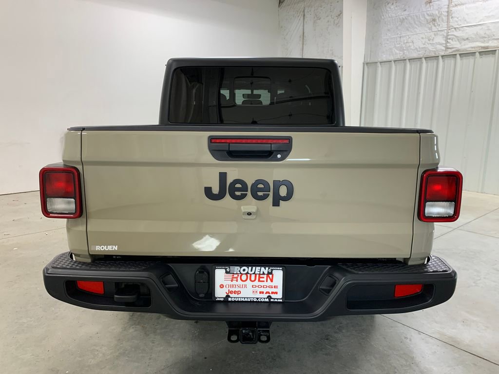 Used 2022 Jeep Gladiator Sport image 7