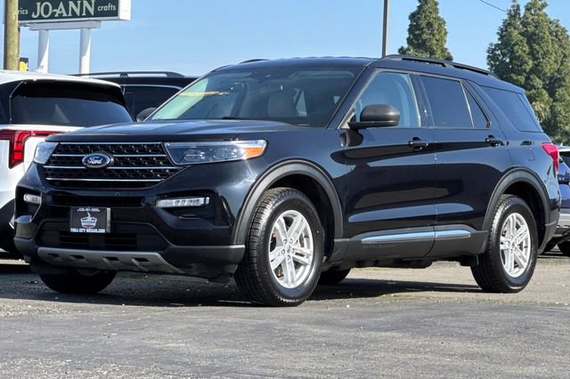 Used 2024 Ford Explorer XLT w/ Equipment Group 202A image 8