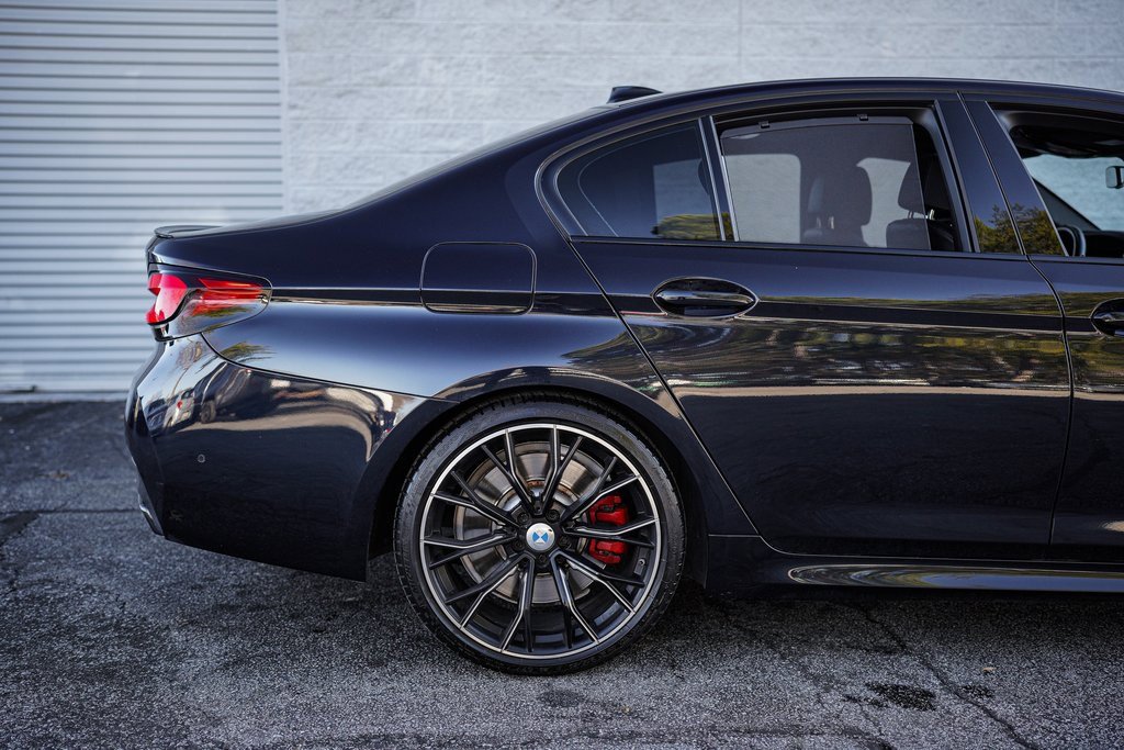 Used 2023 BMW M550i xDrive w/ Dynamic Handling Package image 15