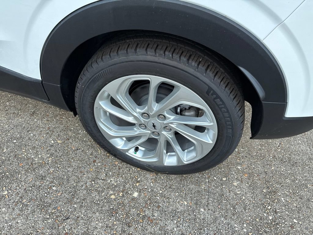New 2027 Chevrolet Bolt LT FWD image 10